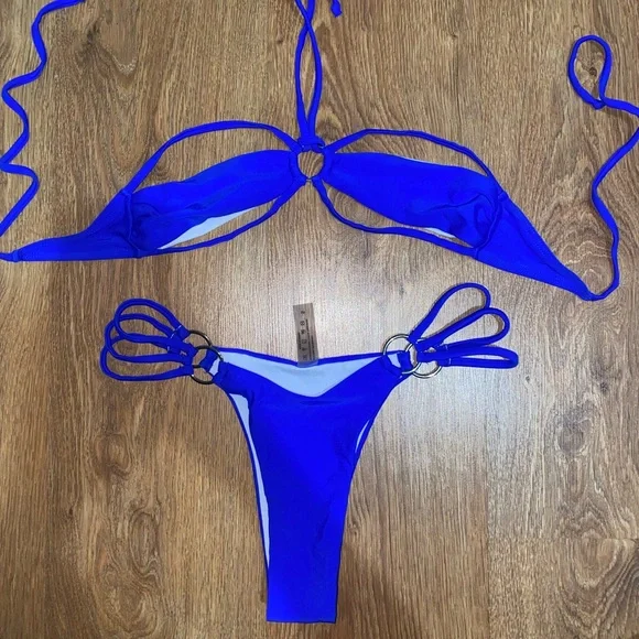 Bikini - Picture 2 of 2